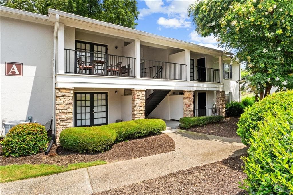 1 bedroom, 1 bathroom, 775 sq ft condominium for sale at 1150 Collier Road A10, Atlanta, GA 30318 — photo 7