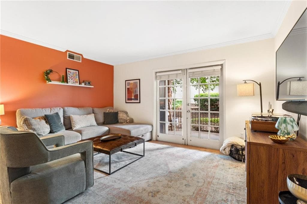 1 bedroom, 1 bathroom, 775 sq ft condominium for sale at 1150 Collier Road A10, Atlanta, GA 30318 — photo 9