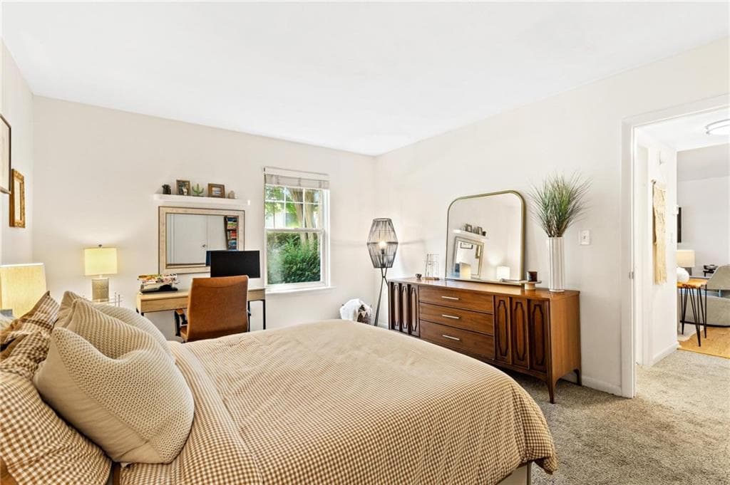 1 bedroom, 1 bathroom, 775 sq ft condominium for sale at 1150 Collier Road A10, Atlanta, GA 30318 — photo 4