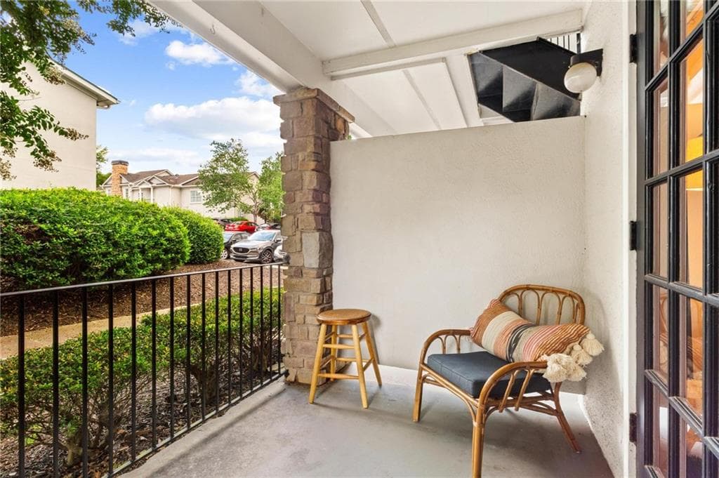 1 bedroom, 1 bathroom, 775 sq ft condominium for sale at 1150 Collier Road A10, Atlanta, GA 30318 — photo 5