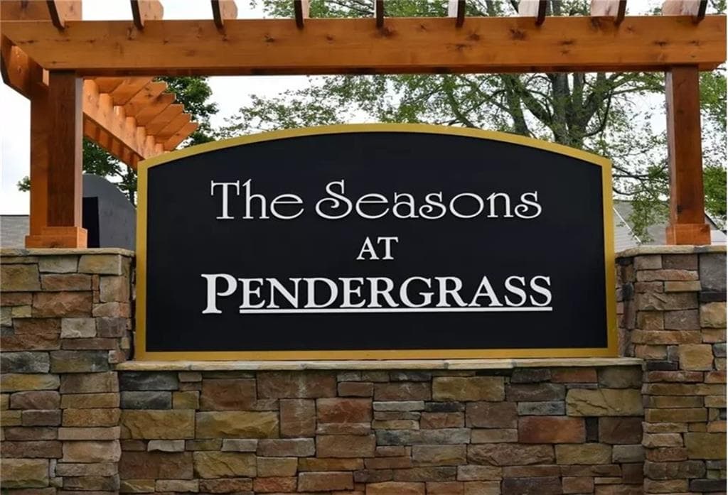 3 bedroom, 3 bathroom, 1,832 sq ft single family residence for sale at 1402 Turning Leaf Lane, Pendergrass, GA 30567 — photo 4