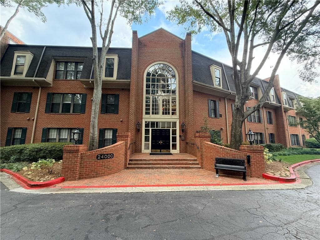 2 bedroom, 2 bathroom, 1,224 sq ft condominium under contract at 24216 Plantation Drive, Atlanta, GA 30324