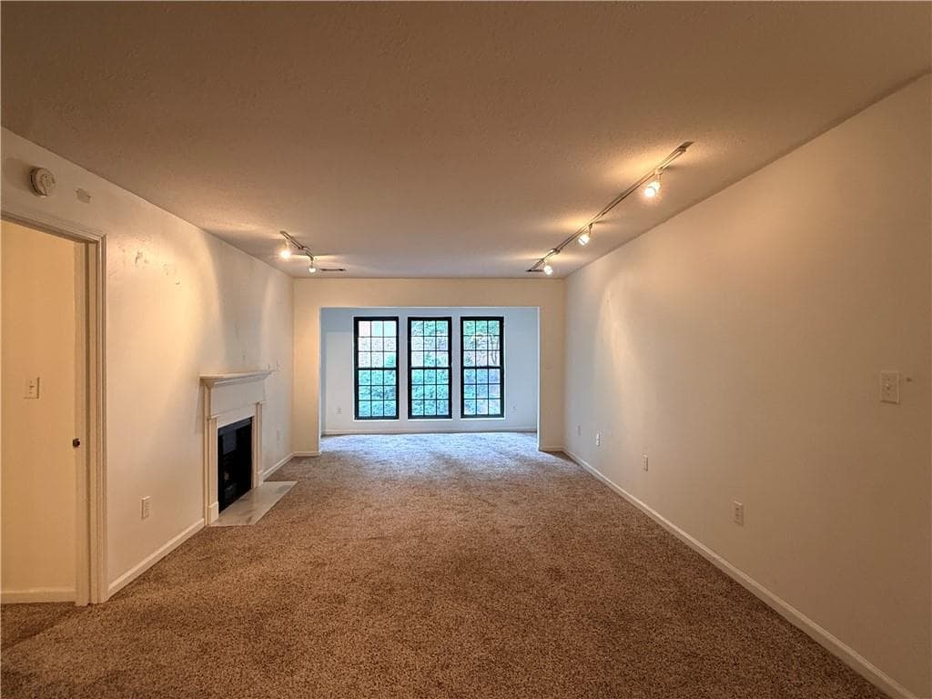2 bedroom, 2 bathroom, 1,224 sq ft condominium under contract at 24216 Plantation Drive, Atlanta, GA 30324 — photo 4