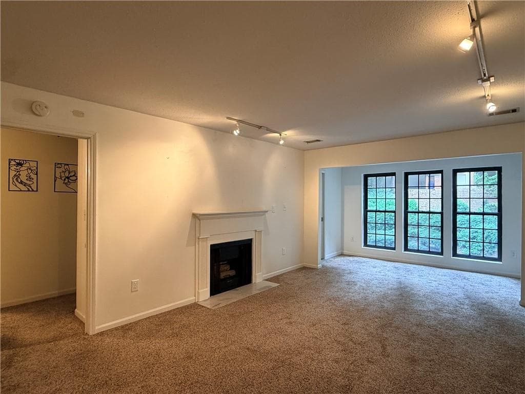 2 bedroom, 2 bathroom, 1,224 sq ft condominium under contract at 24216 Plantation Drive, Atlanta, GA 30324 — photo 5