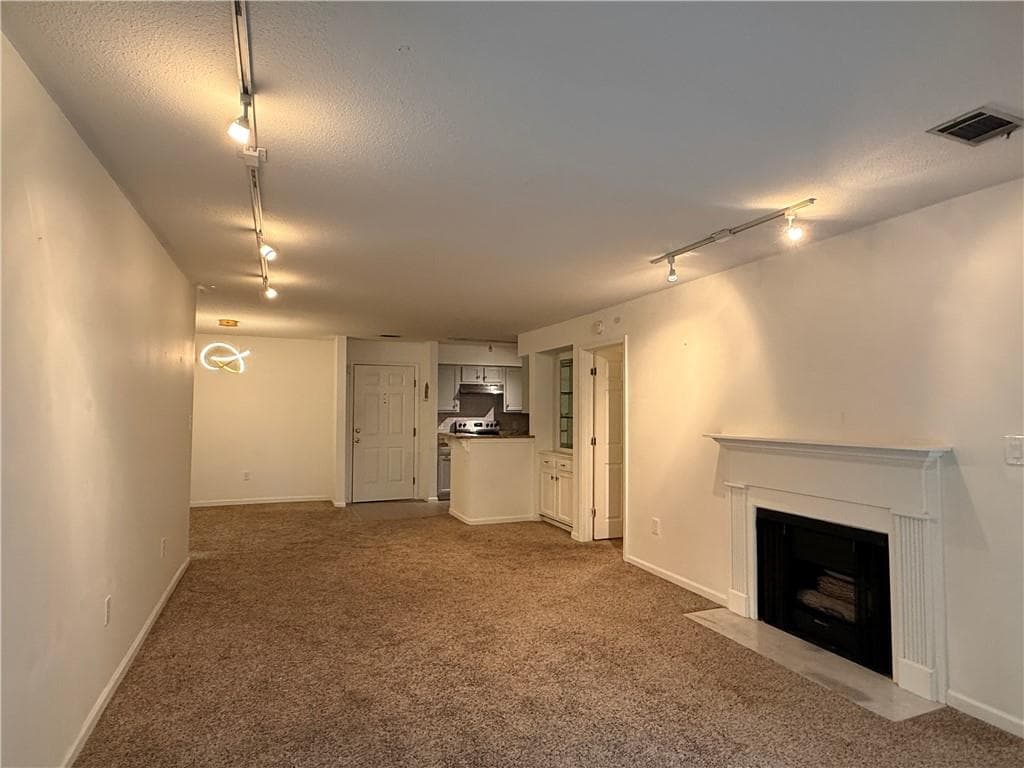 2 bedroom, 2 bathroom, 1,224 sq ft condominium under contract at 24216 Plantation Drive, Atlanta, GA 30324 — photo 6