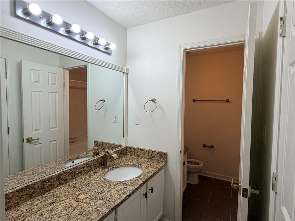 2 bedroom, 2 bathroom, 1,224 sq ft condominium under contract at 24216 Plantation Drive, Atlanta, GA 30324 — photo 7