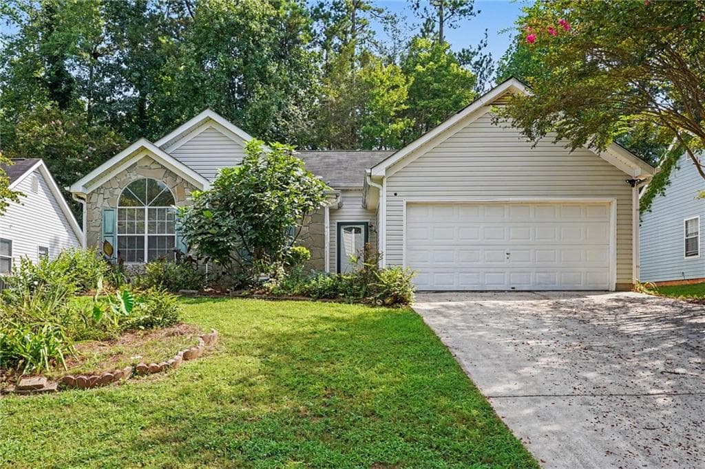 3 bedroom, 2 bathroom, 1,239 sq ft single family residence for sale at 834 Sweetwater Way, Mcdonough, GA 30253