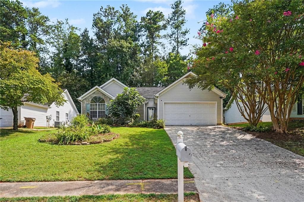 3 bedroom, 2 bathroom, 1,239 sq ft single family residence for sale at 834 Sweetwater Way, Mcdonough, GA 30253 — photo 2