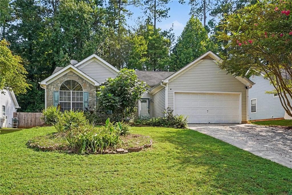 3 bedroom, 2 bathroom, 1,239 sq ft single family residence for sale at 834 Sweetwater Way, Mcdonough, GA 30253 — photo 3
