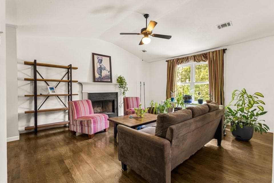 4 bedroom, 3 bathroom, 1,960 sq ft single family residence under contract at 5756 Chisolm Trail, Atlanta, GA 30349 — photo 8
