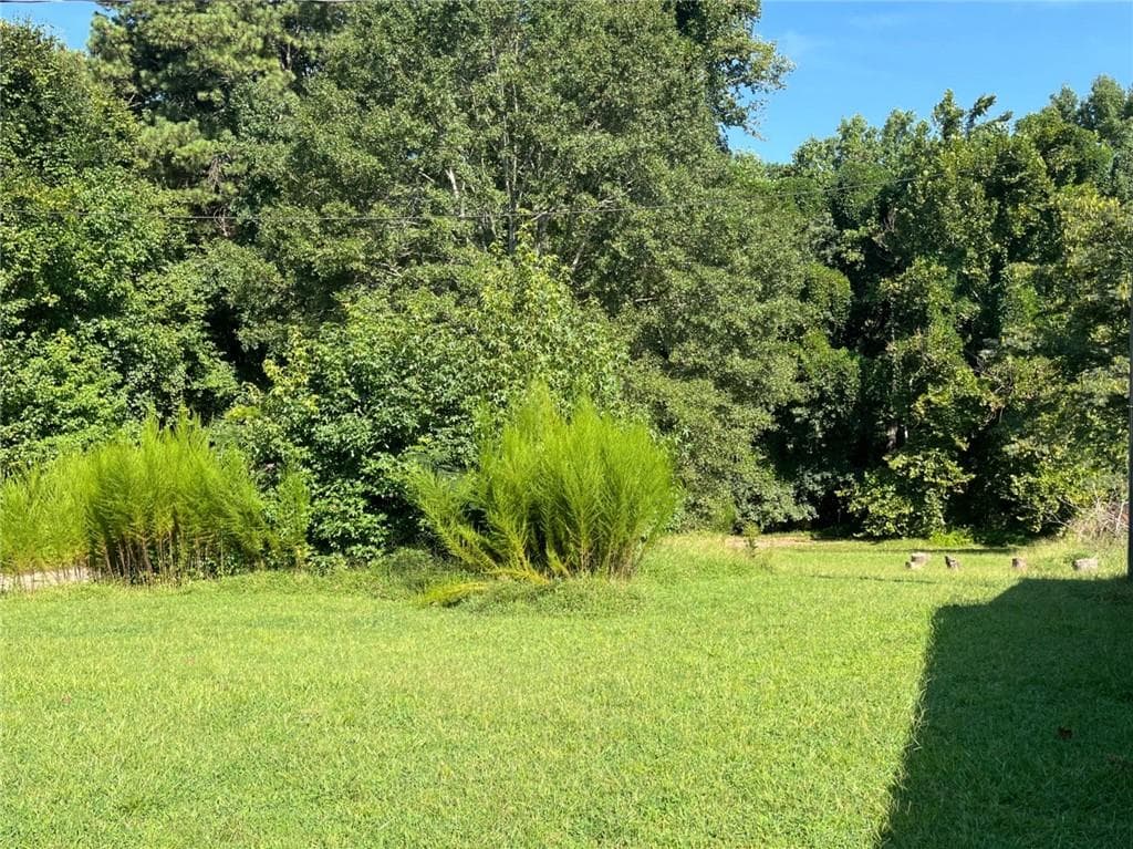 3 bedroom, 2 bathroom, 1,582 sq ft single family residence under contract at 3707 Thompson Mill Road, Buford, GA 30519 — photo 10