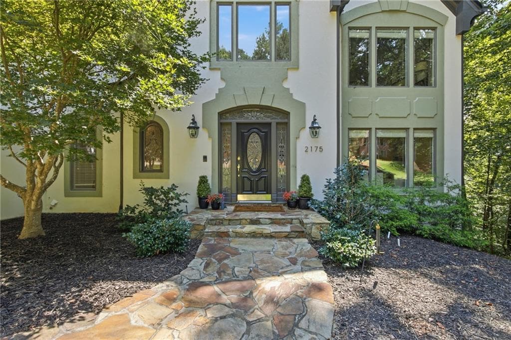 6 bedroom, 5 bathroom, 6,211 sq ft single family residence for sale at 2175 River Cliff Drive, Roswell, GA 30076 — photo 3