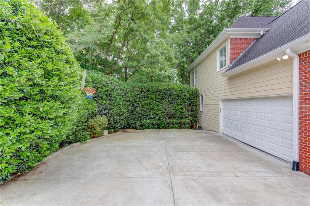6 bedroom, 5 bathroom, 4,624 sq ft single family residence for rent at 1920 Woods River Lane, Duluth, GA 30097 for $4,200 a month — photo 3