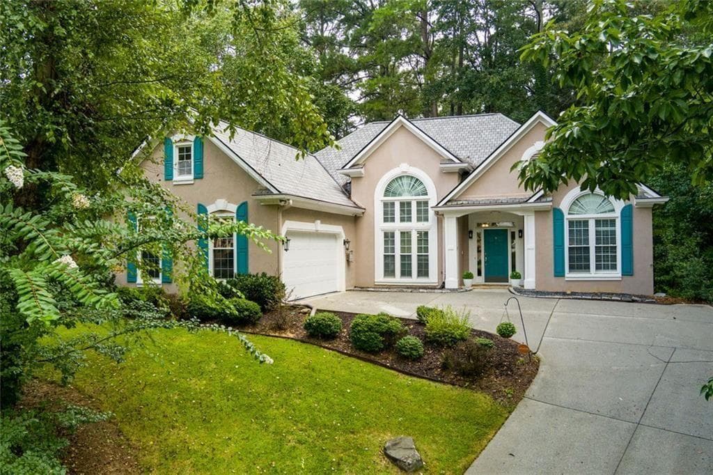 3 bedroom, 2 bathroom, 2,144 sq ft single family residence under contract at 102 Legacy Court, Woodstock, GA 30189