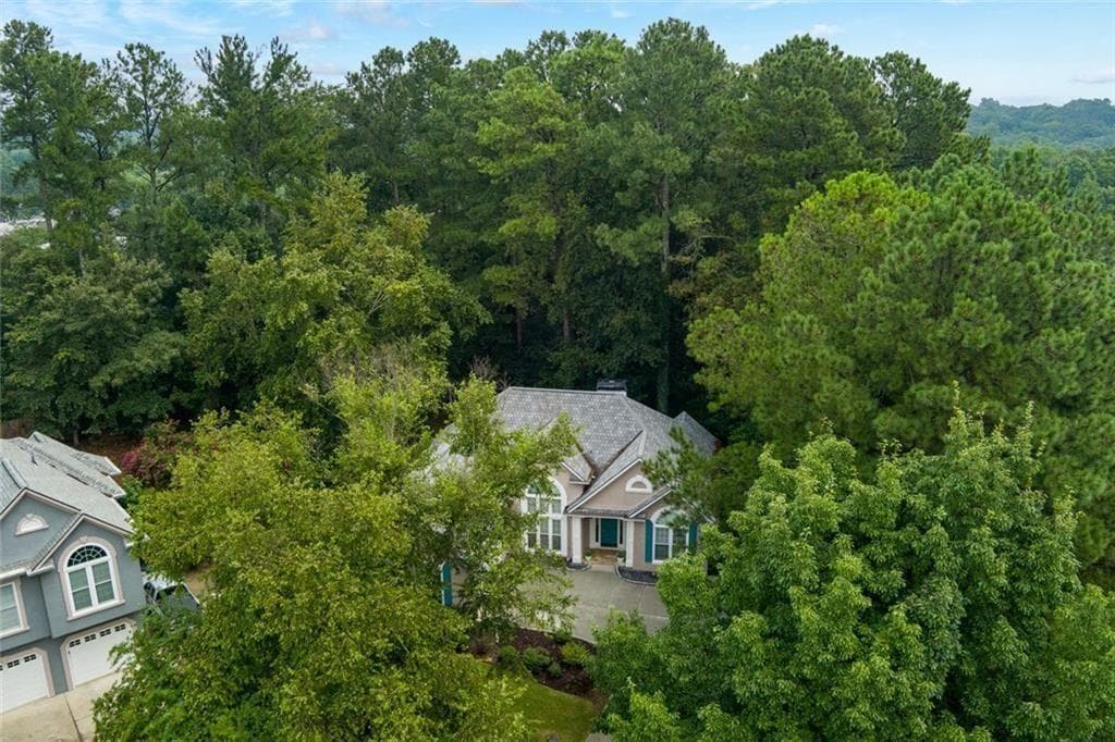 3 bedroom, 2 bathroom, 2,144 sq ft single family residence under contract at 102 Legacy Court, Woodstock, GA 30189 — photo 2