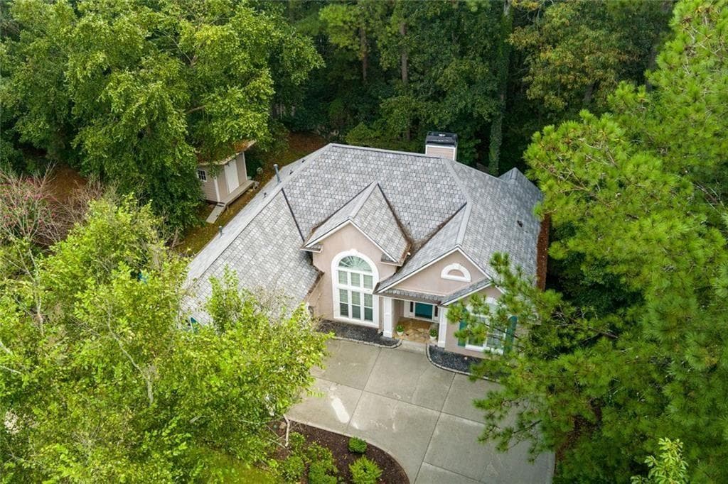 3 bedroom, 2 bathroom, 2,144 sq ft single family residence under contract at 102 Legacy Court, Woodstock, GA 30189 — photo 3