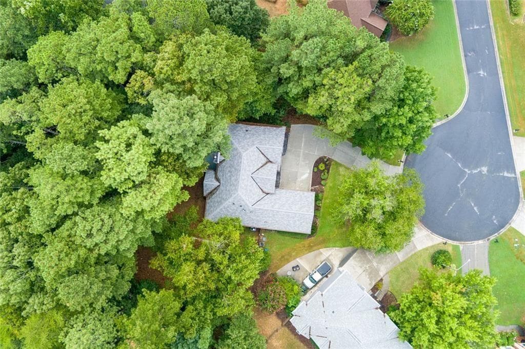 3 bedroom, 2 bathroom, 2,144 sq ft single family residence under contract at 102 Legacy Court, Woodstock, GA 30189 — photo 5