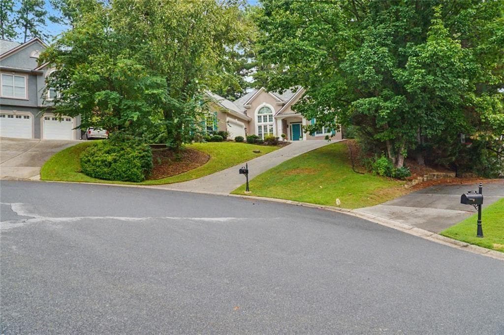 3 bedroom, 2 bathroom, 2,144 sq ft single family residence under contract at 102 Legacy Court, Woodstock, GA 30189 — photo 6