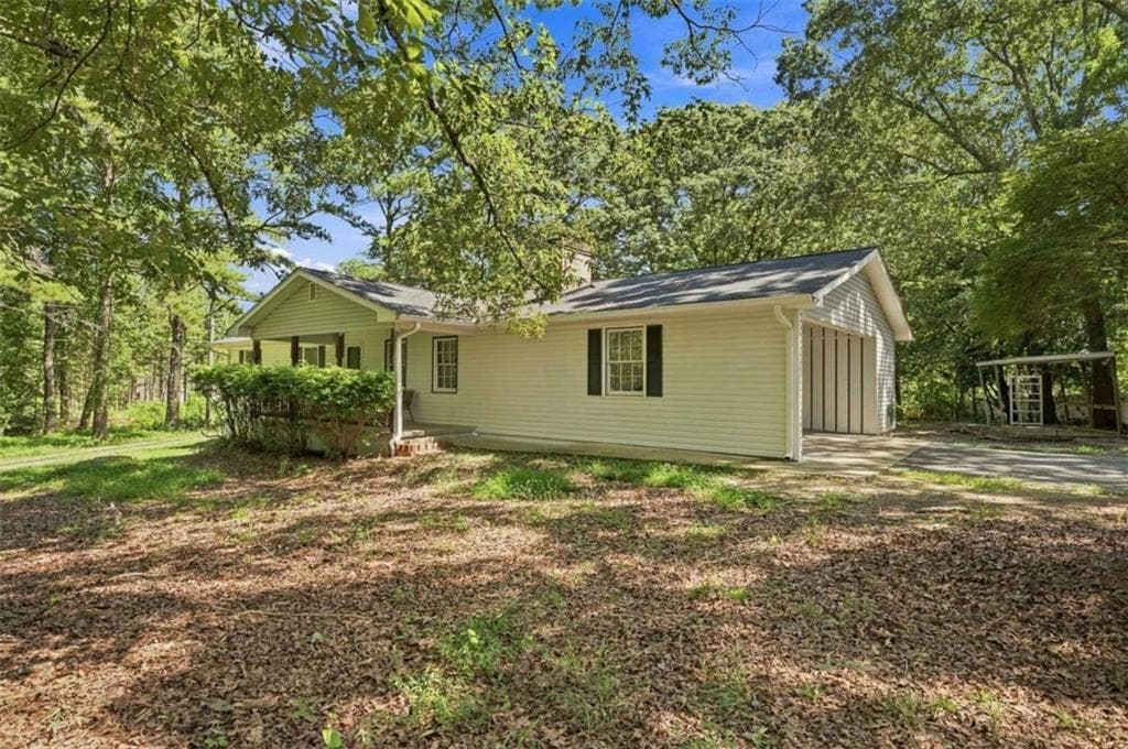 3 bedroom, 2 bathroom, 1,560 sq ft single family residence for sale at 556 Auburn Road, Auburn, GA 30011 — photo 5