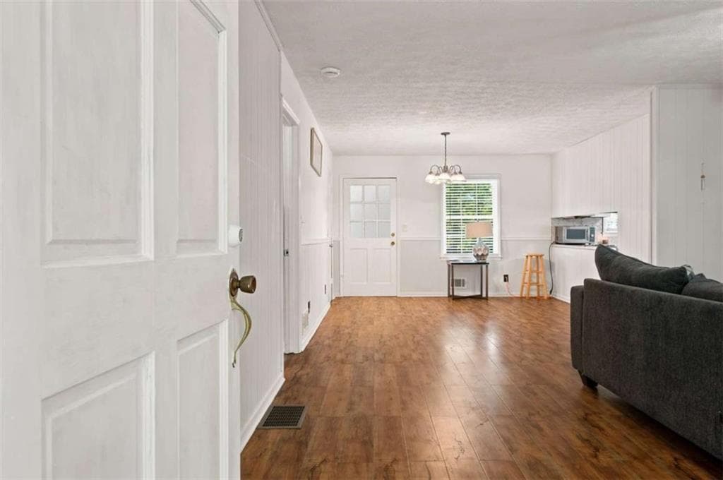 3 bedroom, 2 bathroom, 1,560 sq ft single family residence for sale at 556 Auburn Road, Auburn, GA 30011 — photo 9