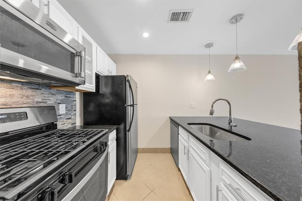 1 bedroom, 1 bathroom, 680 sq ft condominium for sale at 244 13th Street 103, Atlanta, GA 30309 — photo 3