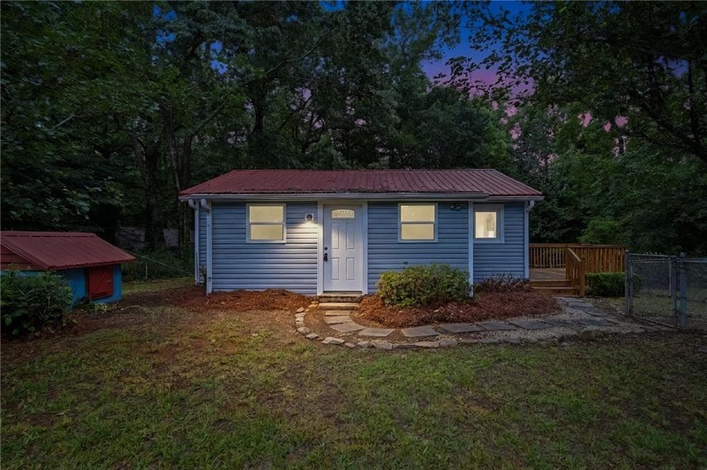 2 bedroom, 1 bathroom, 820 sq ft single family residence for sale at 6815 Bannister Road, Cumming, GA 30028