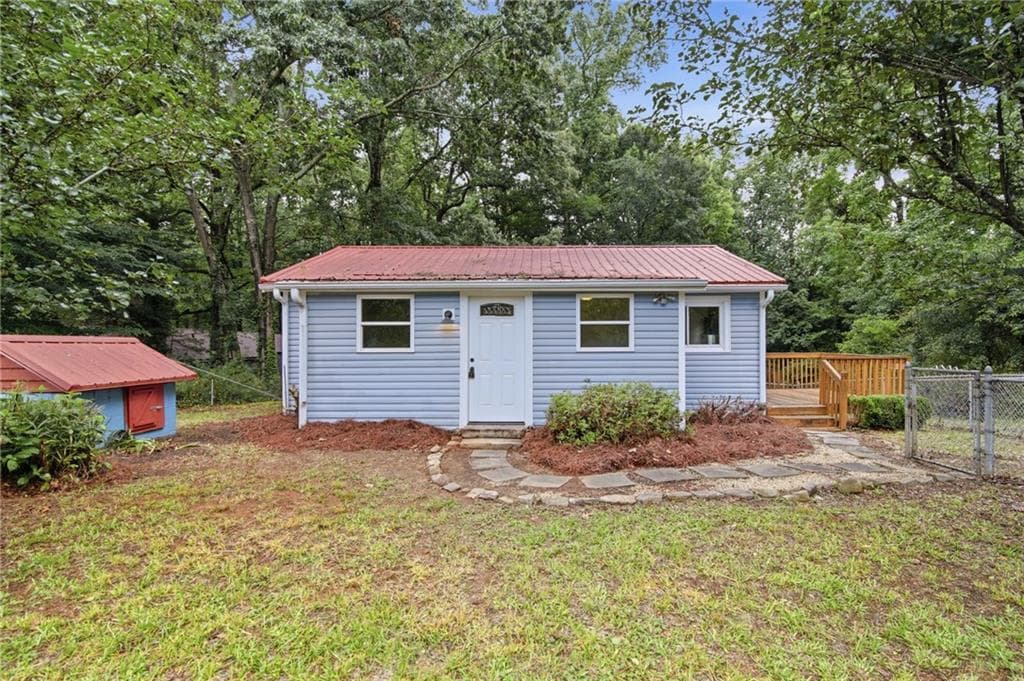 2 bedroom, 1 bathroom, 820 sq ft single family residence for sale at 6815 Bannister Road, Cumming, GA 30028 — photo 2