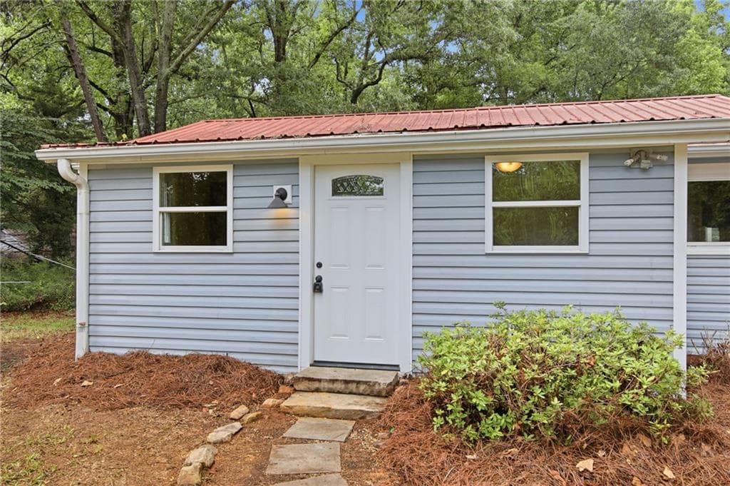 2 bedroom, 1 bathroom, 820 sq ft single family residence for sale at 6815 Bannister Road, Cumming, GA 30028 — photo 5
