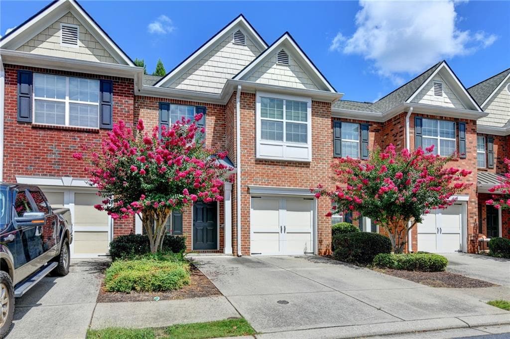 3 bedroom, 3 bathroom, 1,550 sq ft townhouse for sale at 5634 Lawley Drive, Johns Creek, GA 30022 — photo 2