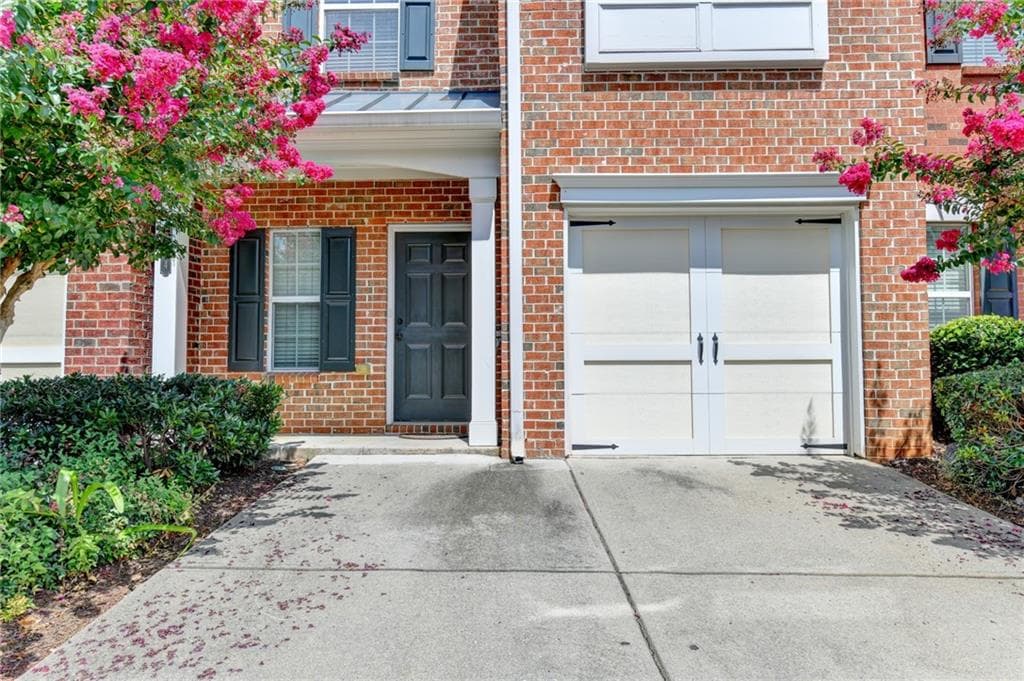 3 bedroom, 3 bathroom, 1,550 sq ft townhouse for sale at 5634 Lawley Drive, Johns Creek, GA 30022 — photo 3