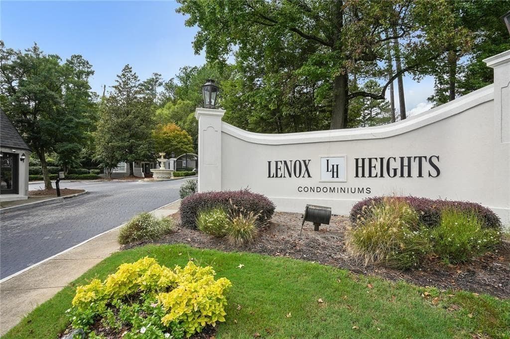 2 bedroom, 2 bathroom, 1,249 sq ft condominium for sale at 2201 Pine Heights Drive, Atlanta, GA 30324 — photo 2