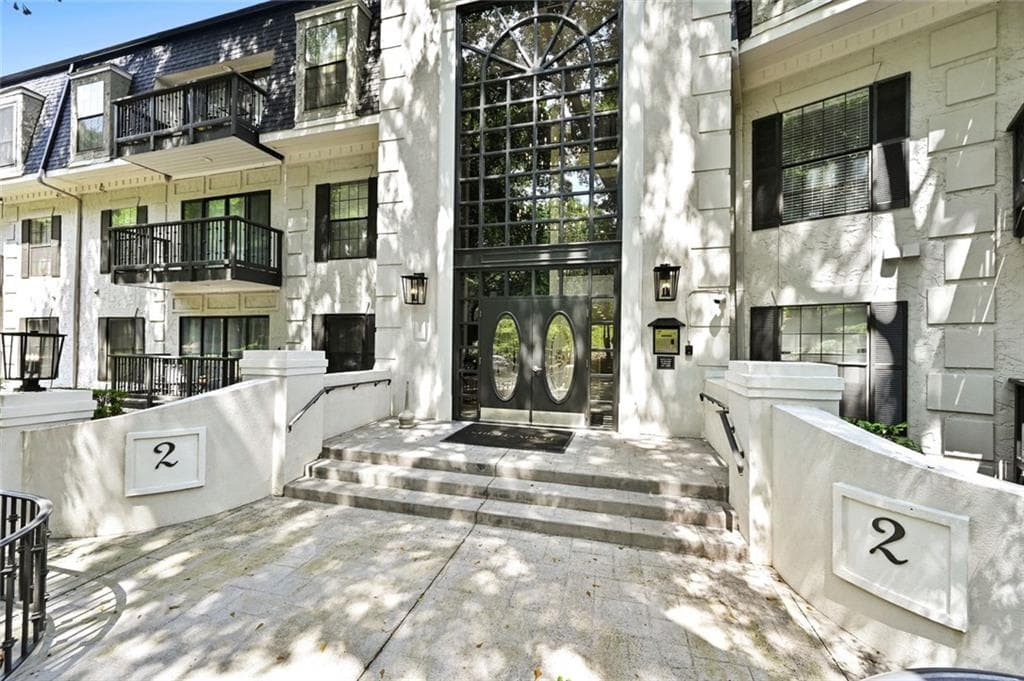 2 bedroom, 2 bathroom, 1,249 sq ft condominium for sale at 2201 Pine Heights Drive, Atlanta, GA 30324 — photo 7