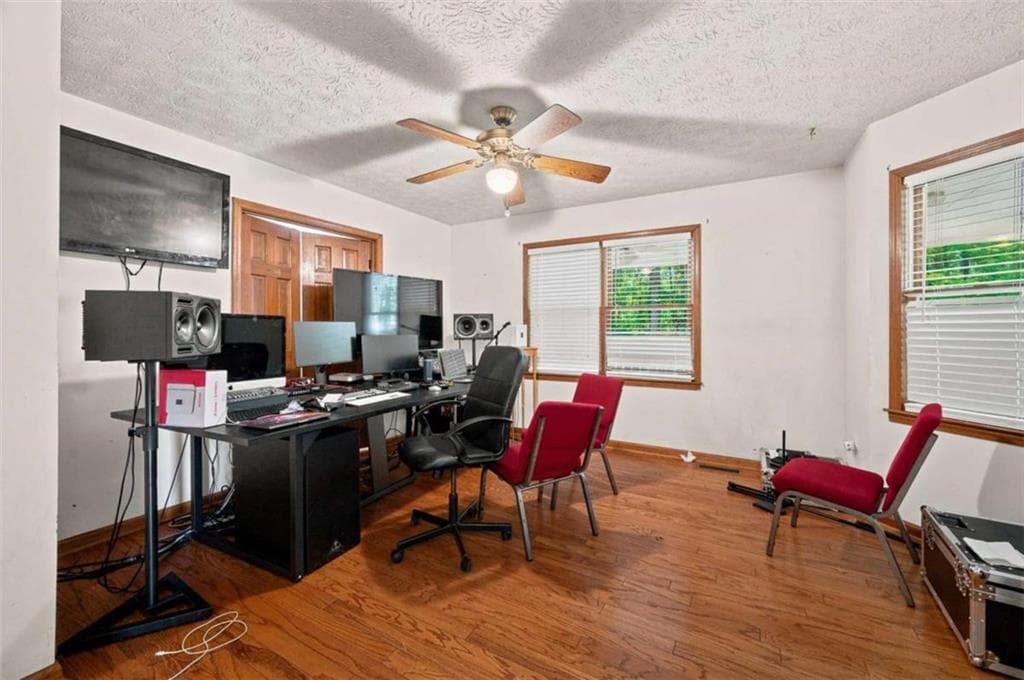 3 bedroom, 3 bathroom, 2,331 sq ft single family residence for sale at 558 Auburn Road, Auburn, GA 30011 — photo 7