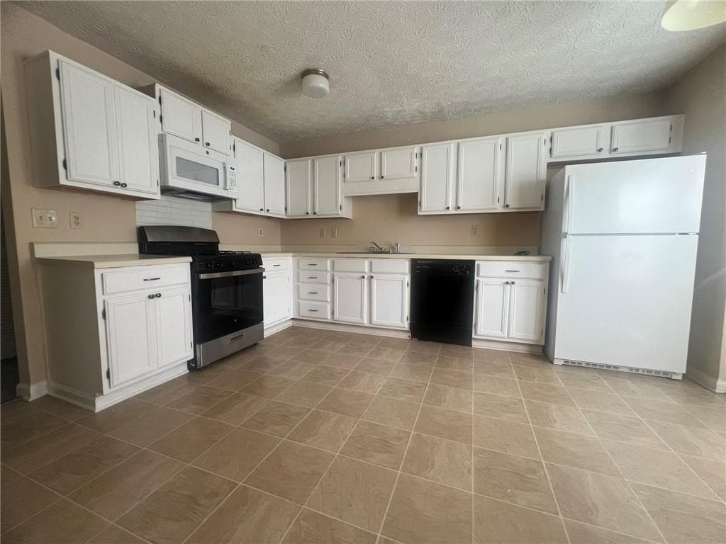 3 bedroom, 3 bathroom, 1,420 sq ft townhouse for rent at 1033 Plantation Way, Kennesaw, GA 30144 for $1,850 a month — photo 4