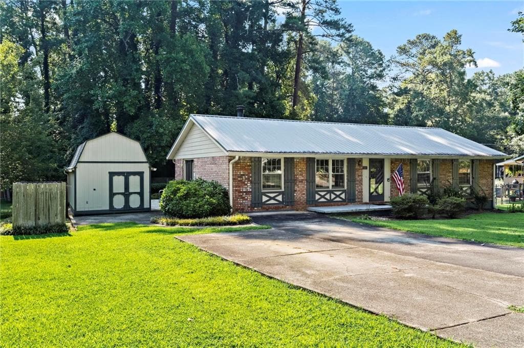 3 bedroom, 1 bathroom, 1,325 sq ft single family residence for sale at 3361 Pawnee Trail, Marietta, GA 30060 — photo 3