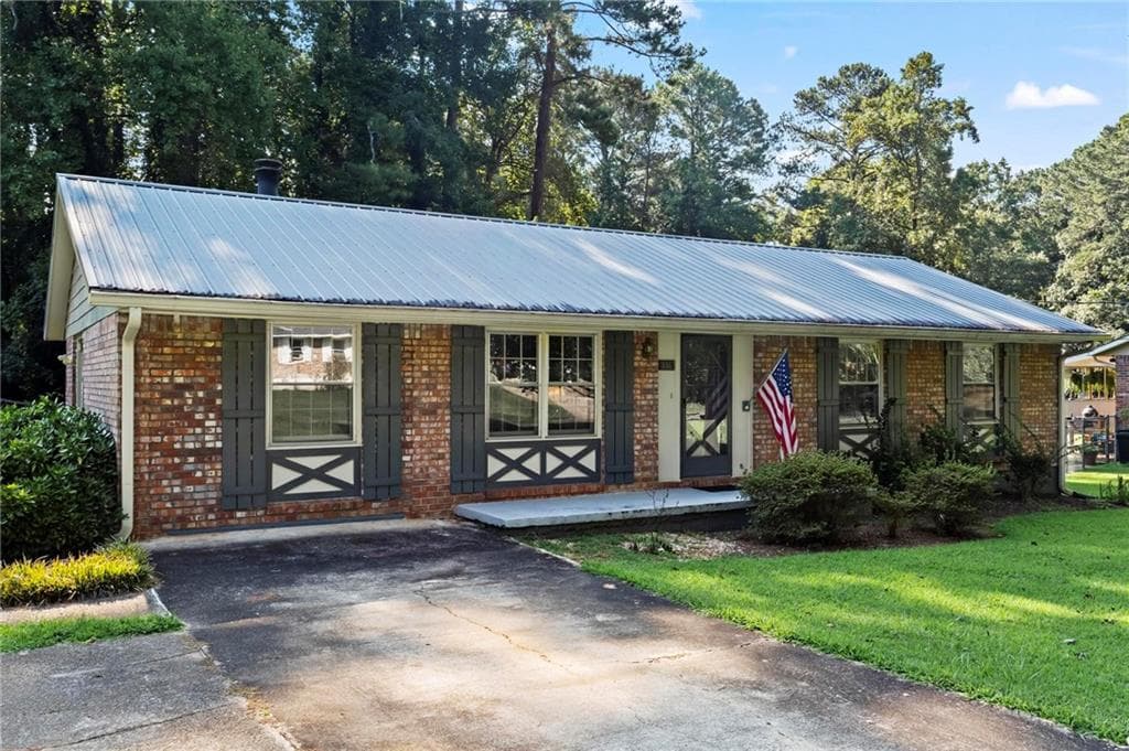 3 bedroom, 1 bathroom, 1,325 sq ft single family residence for sale at 3361 Pawnee Trail, Marietta, GA 30060 — photo 4
