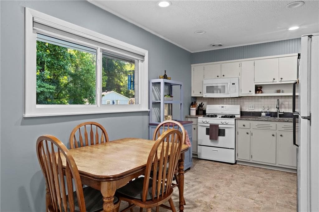 3 bedroom, 1 bathroom, 1,325 sq ft single family residence for sale at 3361 Pawnee Trail, Marietta, GA 30060 — photo 10