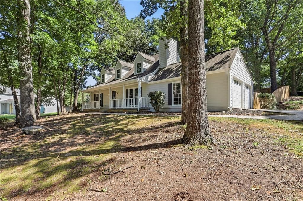 3 bedroom, 2 bathroom, 1,675 sq ft single family residence for sale at 485 Barrington Loop, Roswell, GA 30076 — photo 2