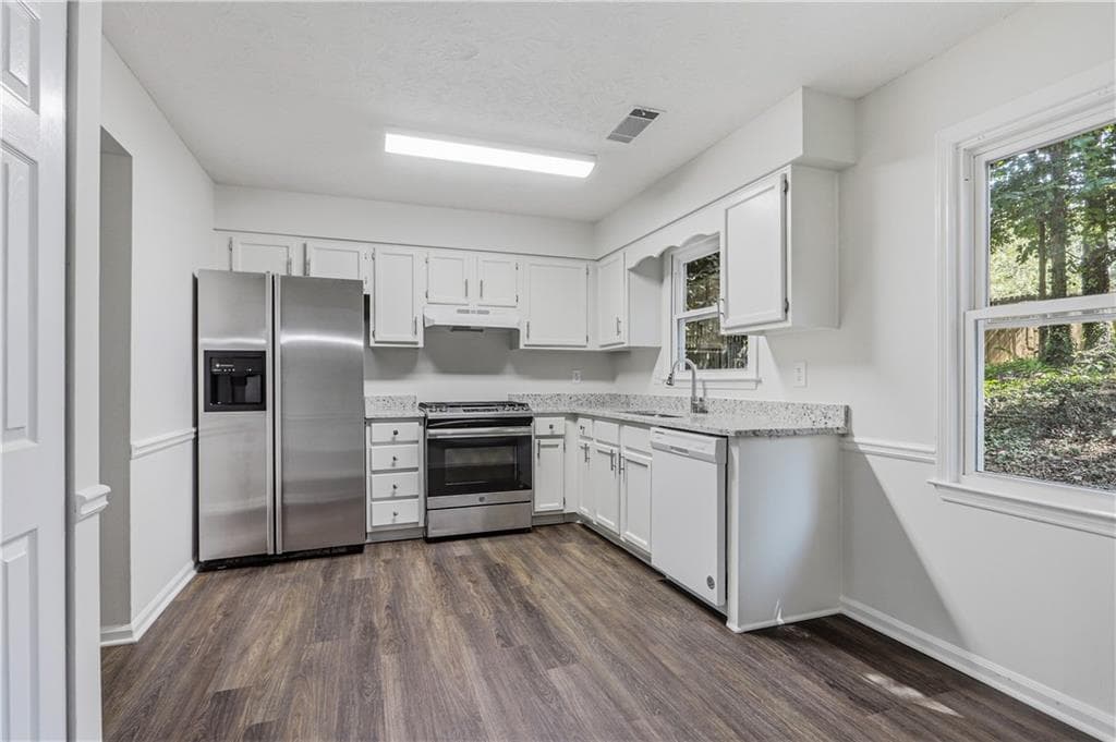 3 bedroom, 2 bathroom, 1,675 sq ft single family residence for sale at 485 Barrington Loop, Roswell, GA 30076 — photo 7