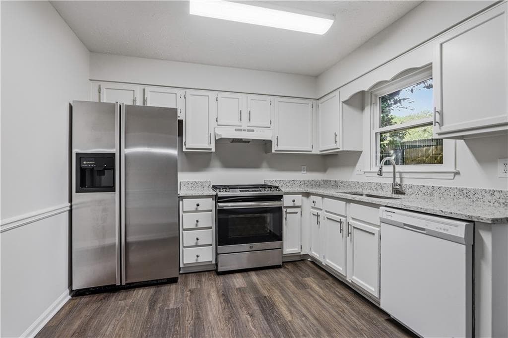 3 bedroom, 2 bathroom, 1,675 sq ft single family residence for sale at 485 Barrington Loop, Roswell, GA 30076 — photo 8