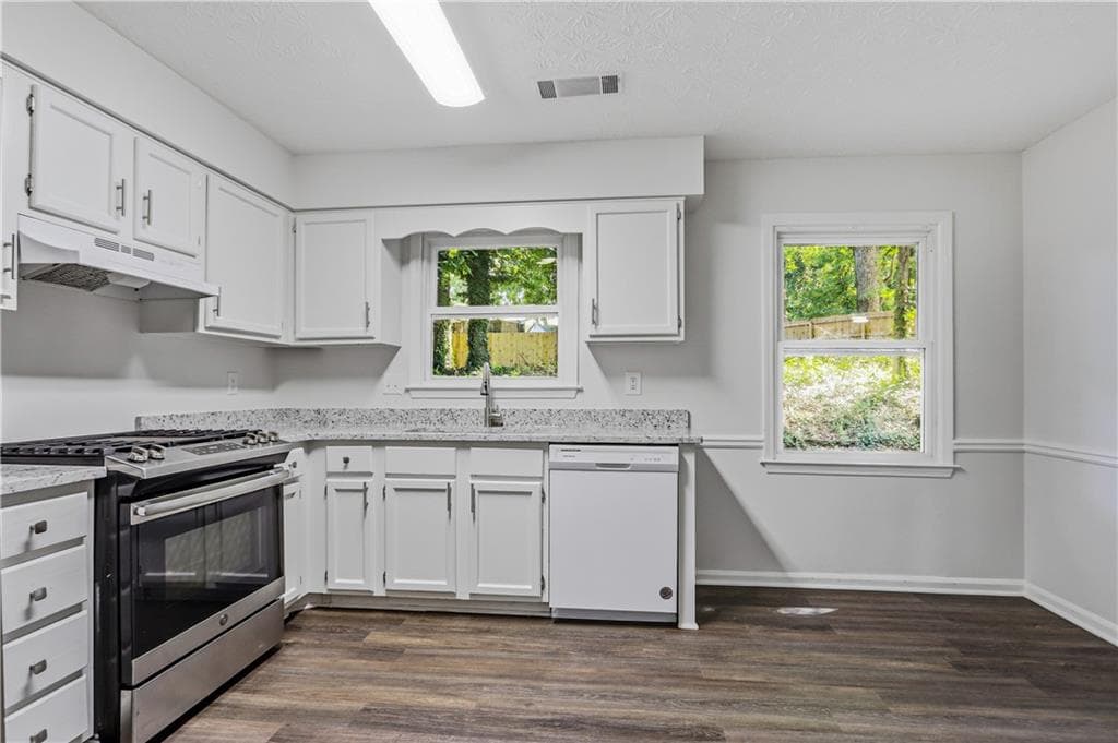 3 bedroom, 2 bathroom, 1,675 sq ft single family residence for sale at 485 Barrington Loop, Roswell, GA 30076 — photo 9
