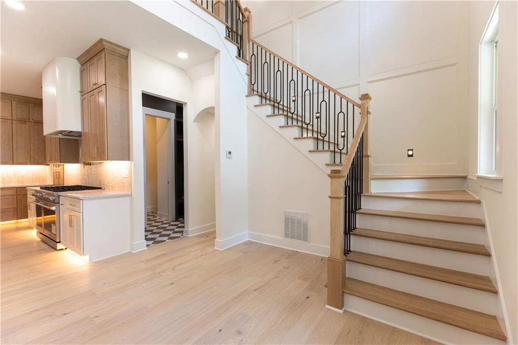 5 bedroom, 4 bathroom, 5,780 sq ft single family residence for sale at 3621 Farmington Lane, Peachtree Corners, GA 30096 — photo 4