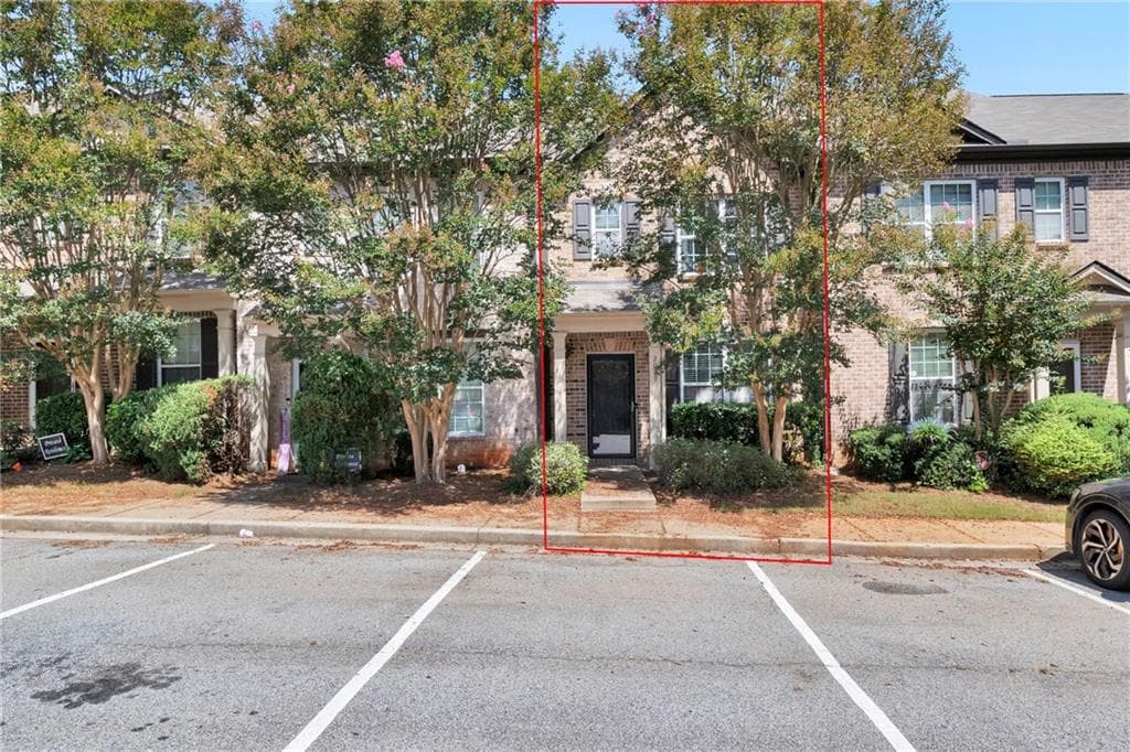 2 bedroom, 3 bathroom, 1,370 sq ft townhouse under contract at 2039 Bayrose Circle, Atlanta, GA 30344