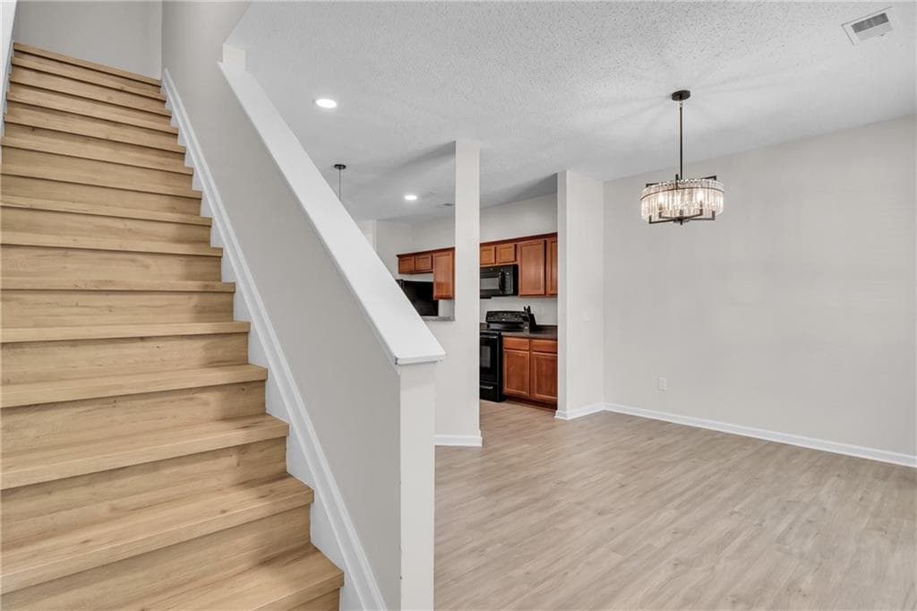 2 bedroom, 3 bathroom, 1,370 sq ft townhouse under contract at 2039 Bayrose Circle, Atlanta, GA 30344 — photo 3