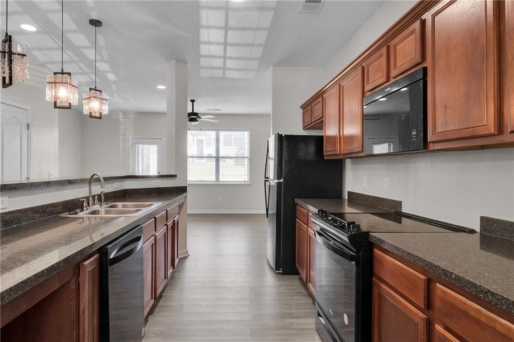 2 bedroom, 3 bathroom, 1,370 sq ft townhouse under contract at 2039 Bayrose Circle, Atlanta, GA 30344 — photo 4