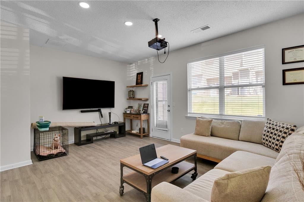 2 bedroom, 3 bathroom, 1,370 sq ft townhouse under contract at 2039 Bayrose Circle, Atlanta, GA 30344 — photo 5