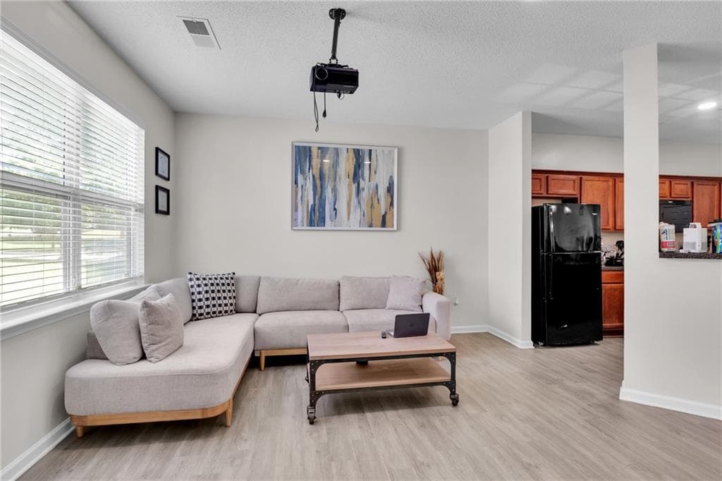 2 bedroom, 3 bathroom, 1,370 sq ft townhouse under contract at 2039 Bayrose Circle, Atlanta, GA 30344 — photo 7