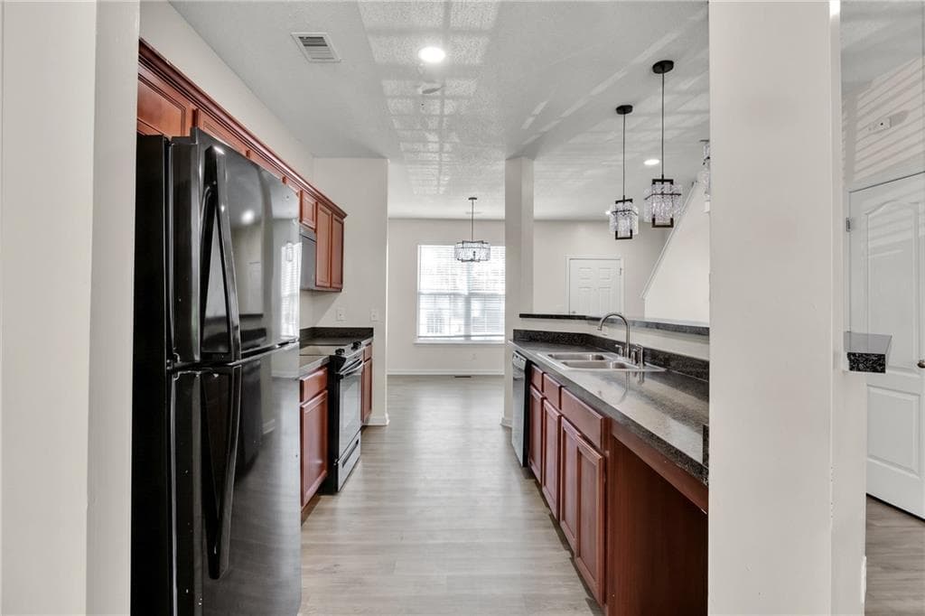 2 bedroom, 3 bathroom, 1,370 sq ft townhouse under contract at 2039 Bayrose Circle, Atlanta, GA 30344 — photo 8