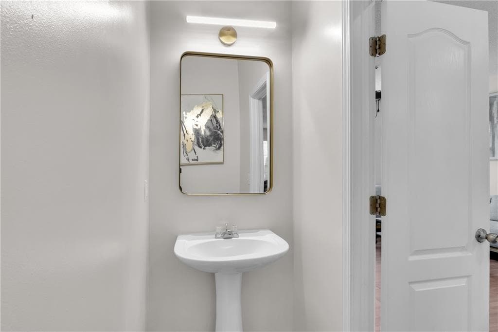 2 bedroom, 3 bathroom, 1,370 sq ft townhouse under contract at 2039 Bayrose Circle, Atlanta, GA 30344 — photo 10