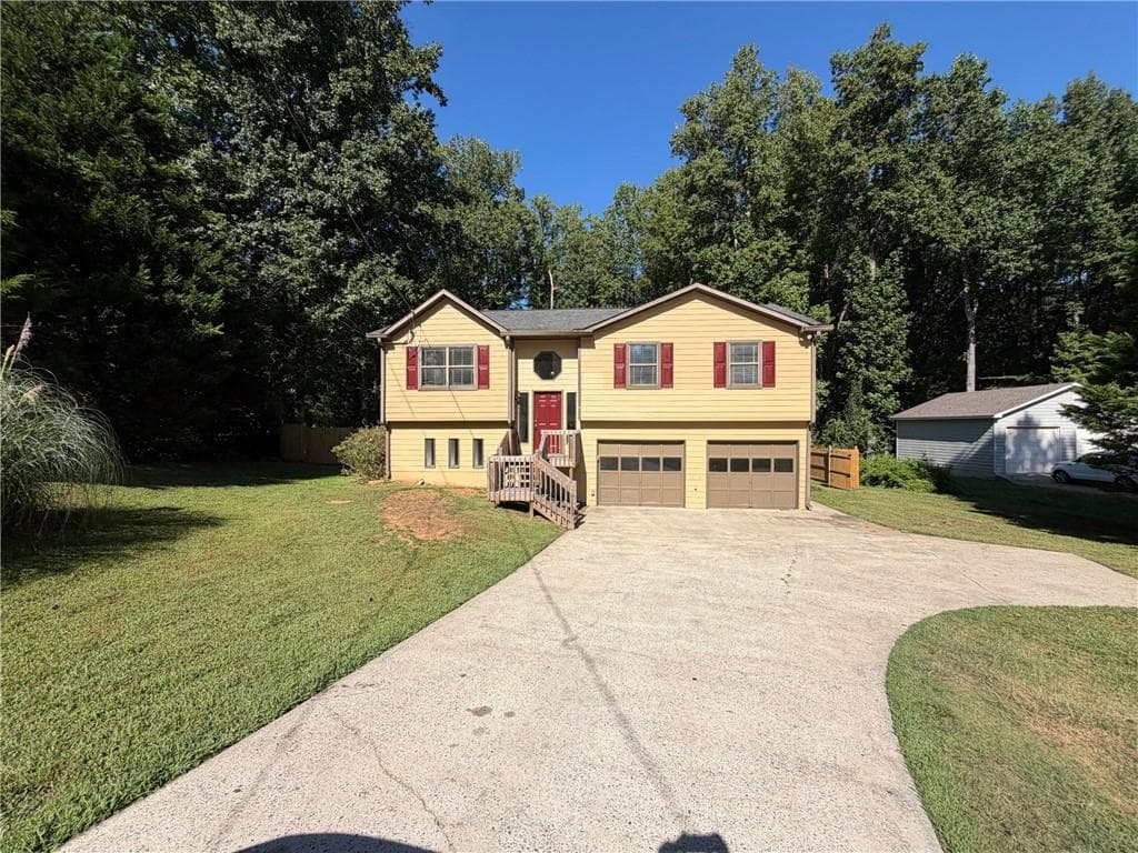 3 bedroom, 2 bathroom, 1,619 sq ft single family residence for sale at 324 Adelene Way, Dallas, GA 30157